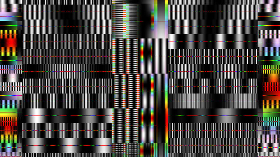 Abstrakte Komposition aus schwarz-weißen Streifen und bunten, digitalen Glitch-Effekten.